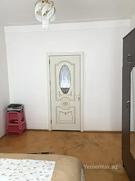 Satılır 4 otaqlı köhnə tikili 100 m²