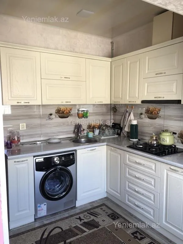 Satılır 4 otaqlı köhnə tikili 100 m²