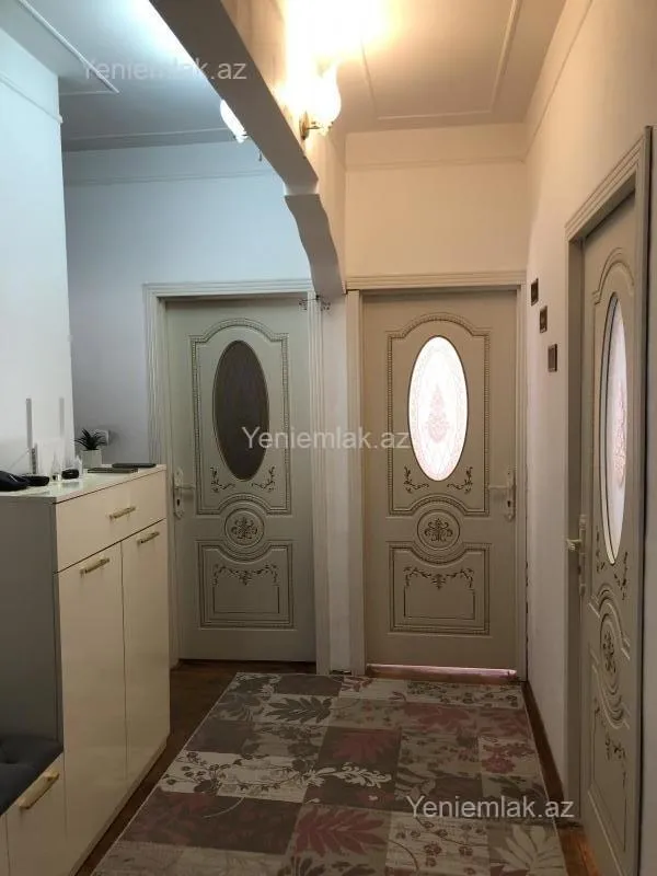 Satılır 4 otaqlı köhnə tikili 100 m²