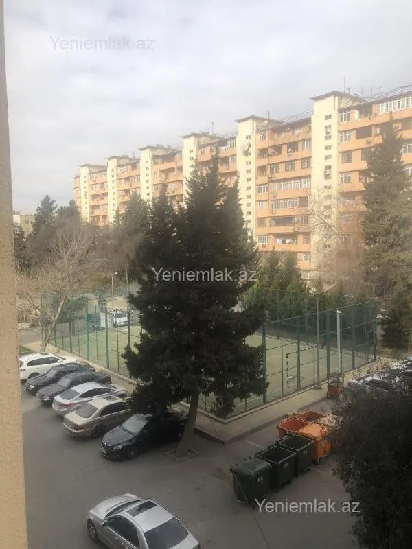 Satılır 4 otaqlı köhnə tikili 100 m²