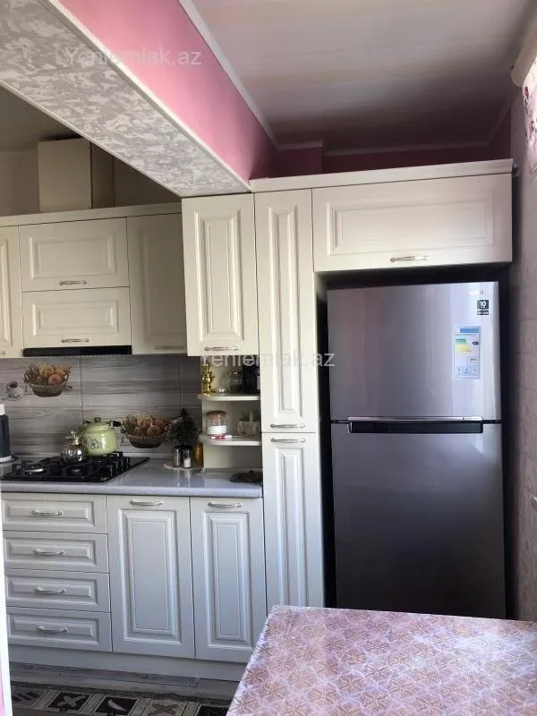 Satılır 4 otaqlı köhnə tikili 100 m²