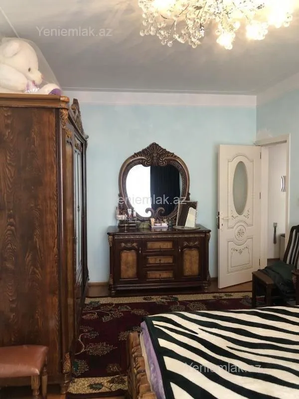 Satılır 4 otaqlı köhnə tikili 100 m²