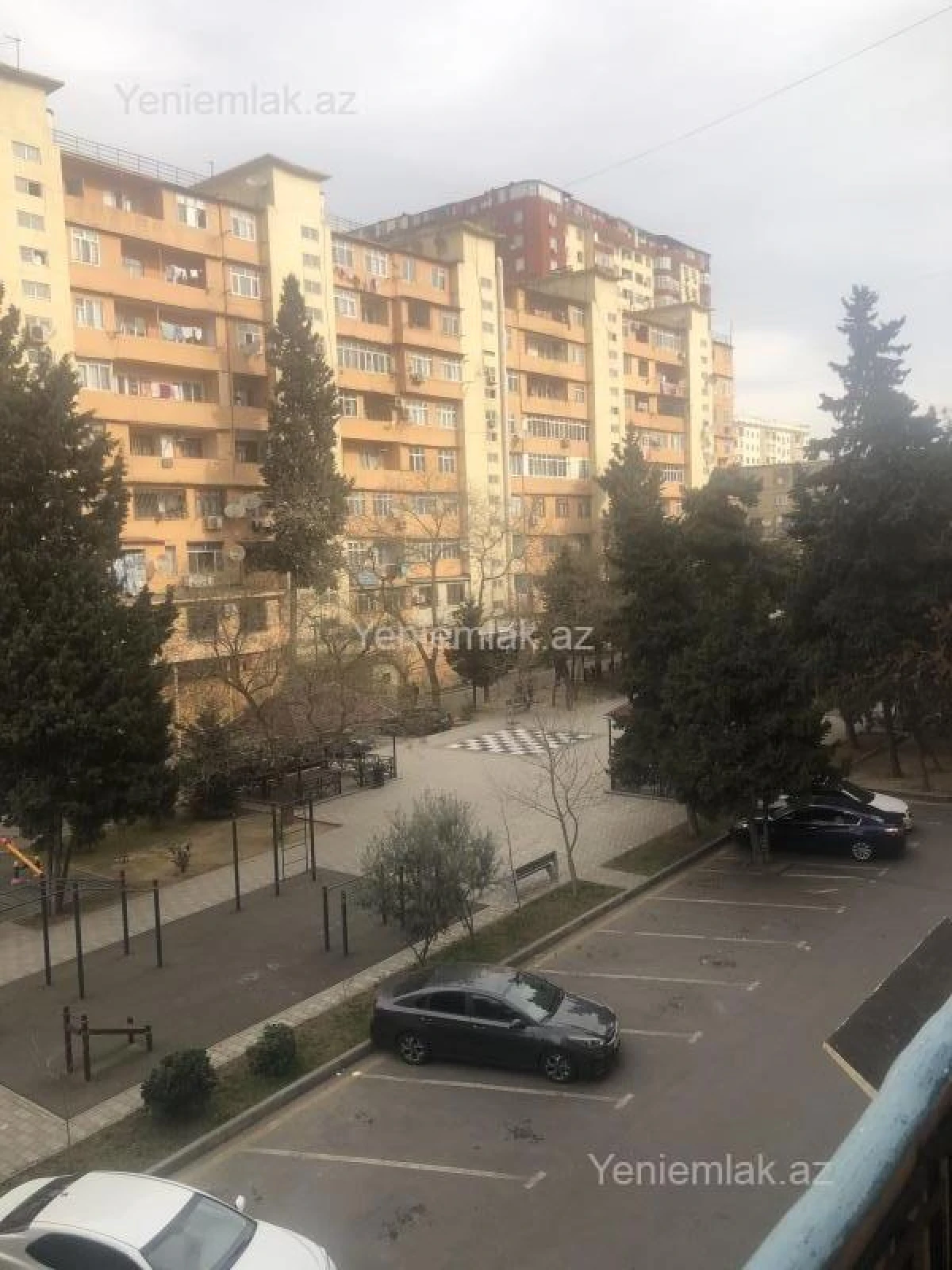 Satılır 4 otaqlı köhnə tikili 100 m²