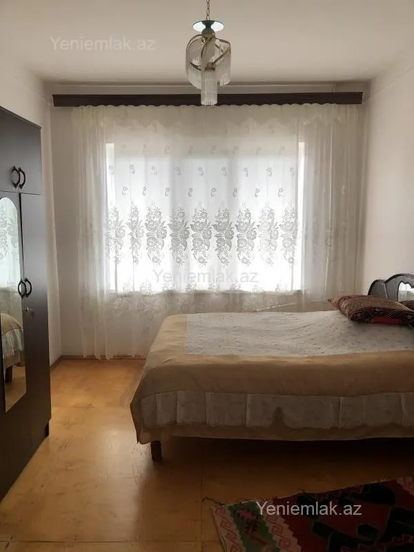 Satılır 4 otaqlı köhnə tikili 100 m²