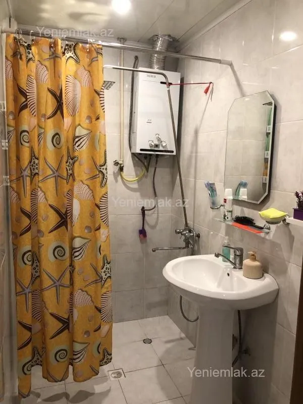 Satılır 4 otaqlı köhnə tikili 100 m²