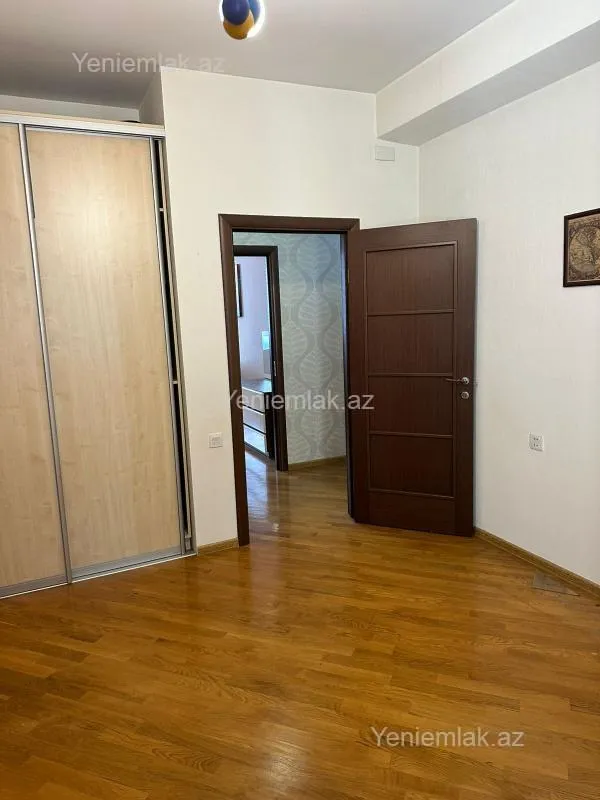 Satılır 4 otaqlı yeni tikili 130 m²