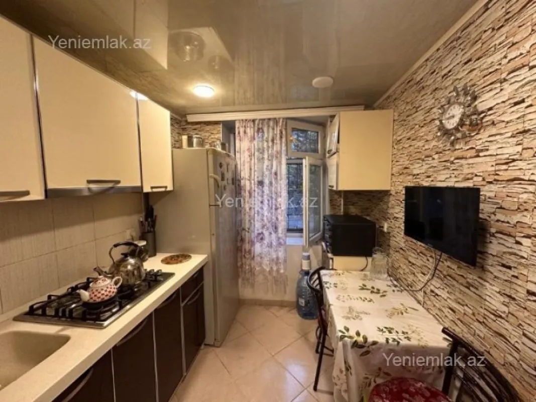 Satılır 3 otaqlı köhnə tikili 80 m²