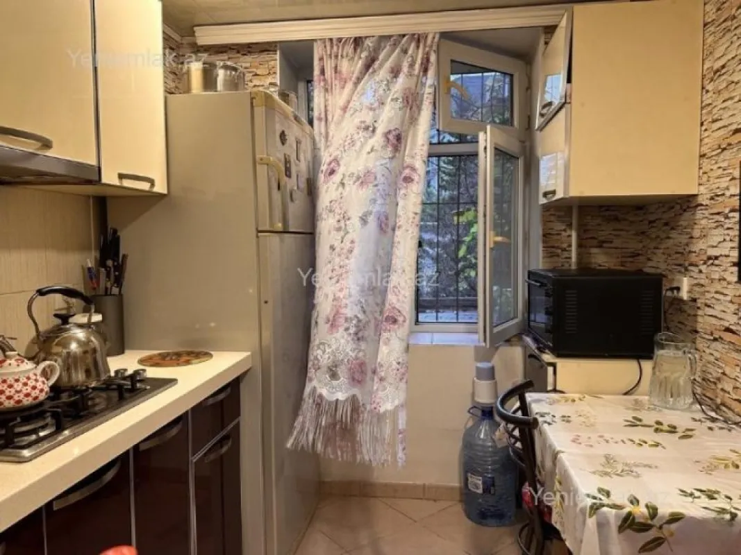 Satılır 3 otaqlı köhnə tikili 80 m²