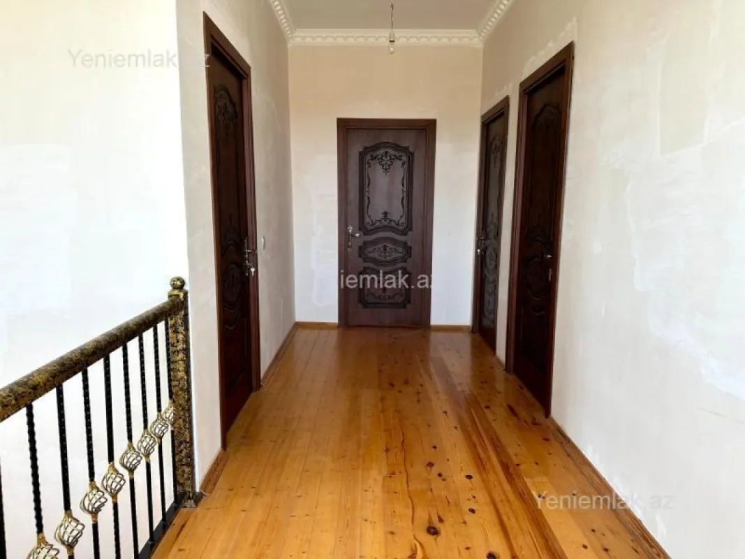 Satılır 6 otaqlı həyət evi 200 m²