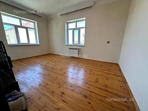 Satılır 6 otaqlı həyət evi 200 m²