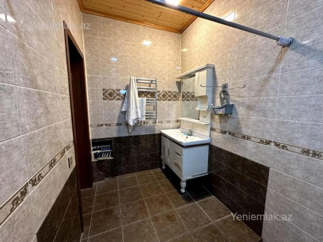 Satılır 6 otaqlı həyət evi 200 m²