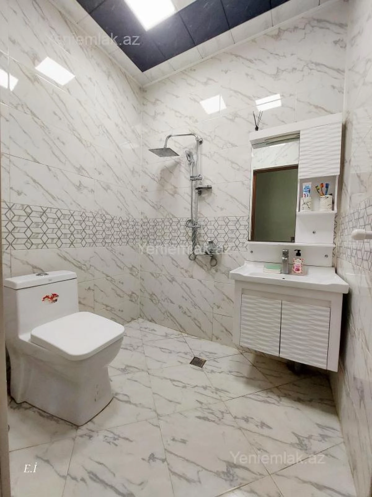 Satılır 2 otaqlı yeni tikili 76 m²