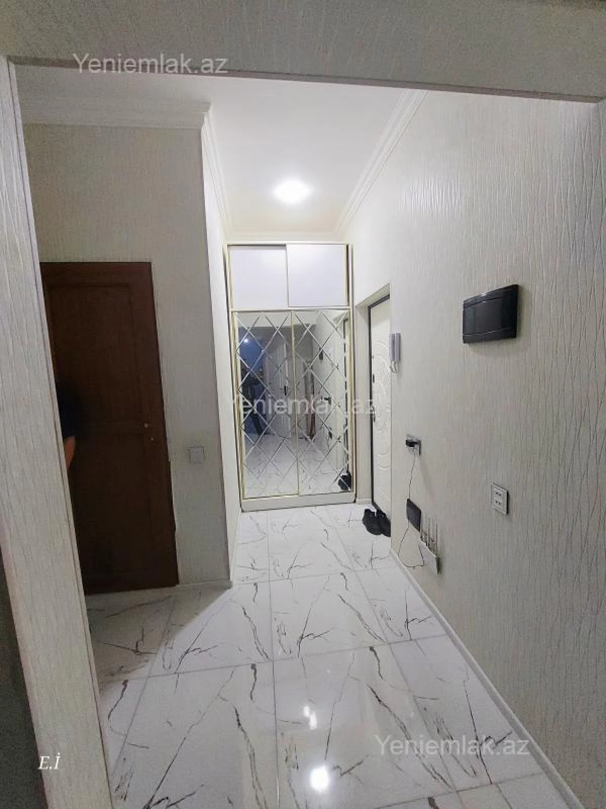 Satılır 2 otaqlı yeni tikili 76 m²