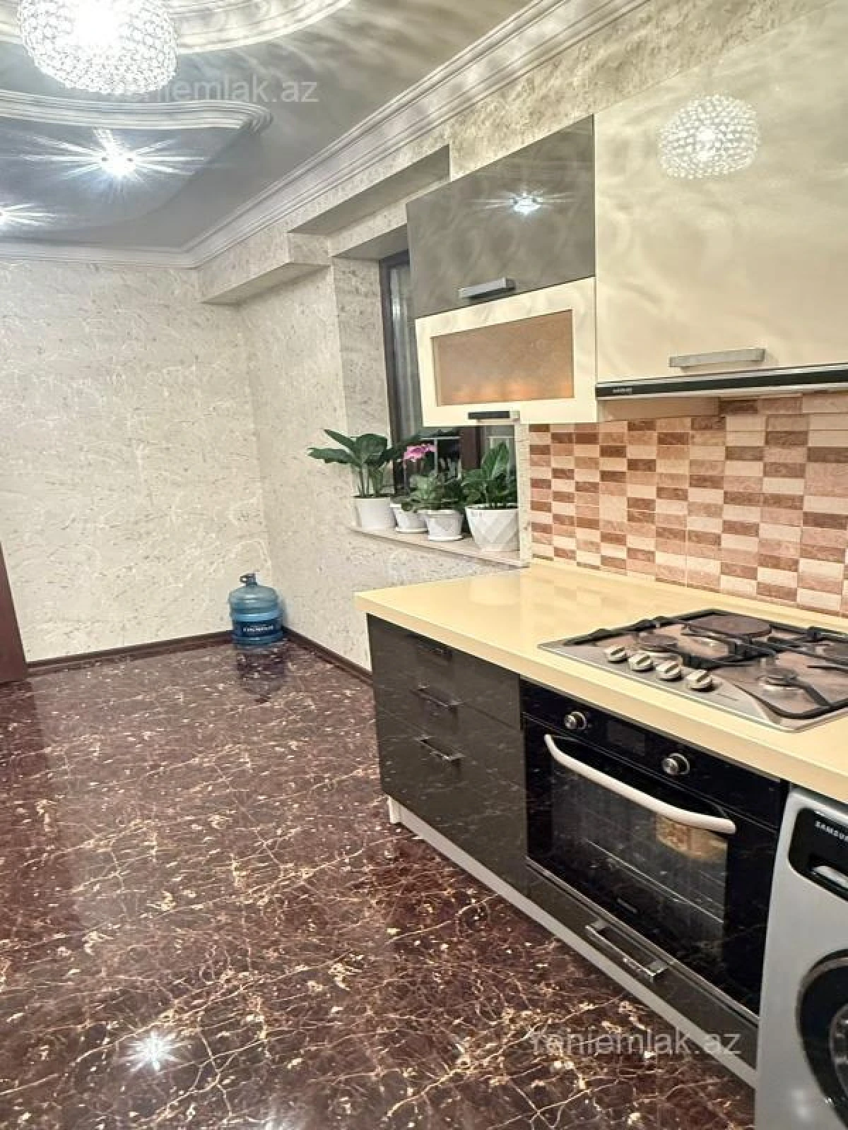 Satılır 3 otaqlı yeni tikili 140 m²