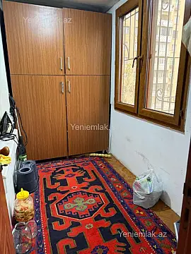 Satılır 3 otaqlı köhnə tikili 80 m²