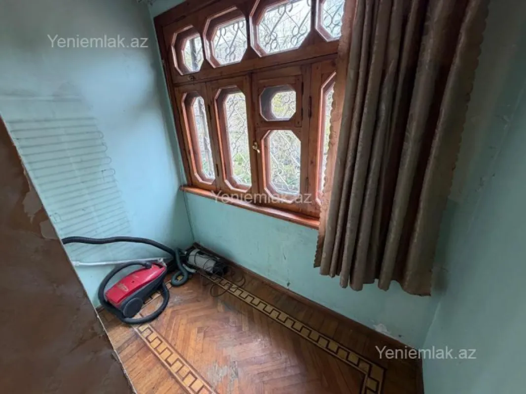 Satılır 4 otaqlı köhnə tikili 110 m²