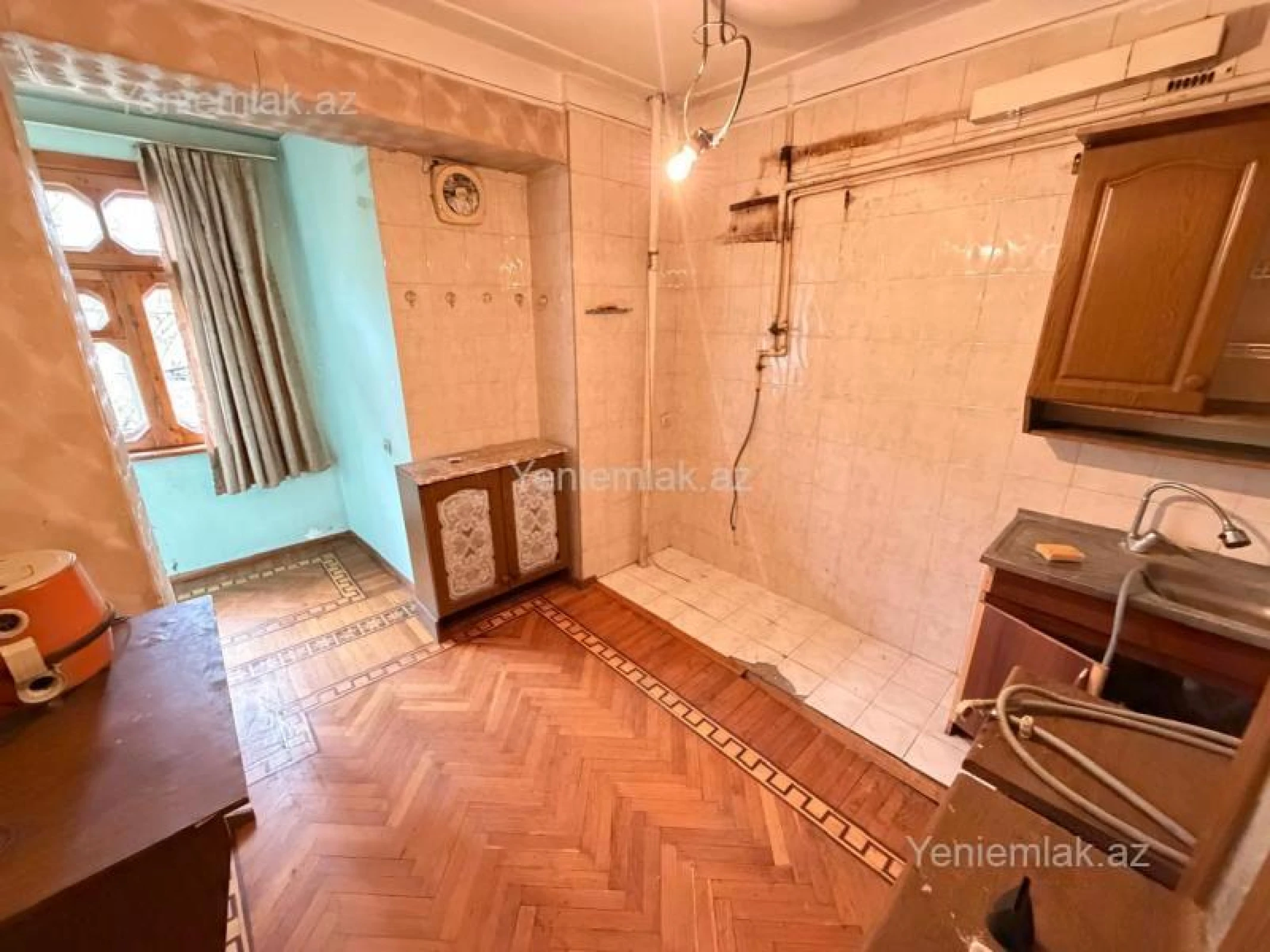 Satılır 4 otaqlı köhnə tikili 110 m²