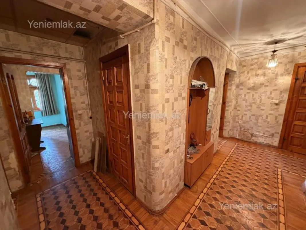 Satılır 4 otaqlı köhnə tikili 110 m²