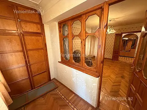 Satılır 4 otaqlı köhnə tikili 110 m²