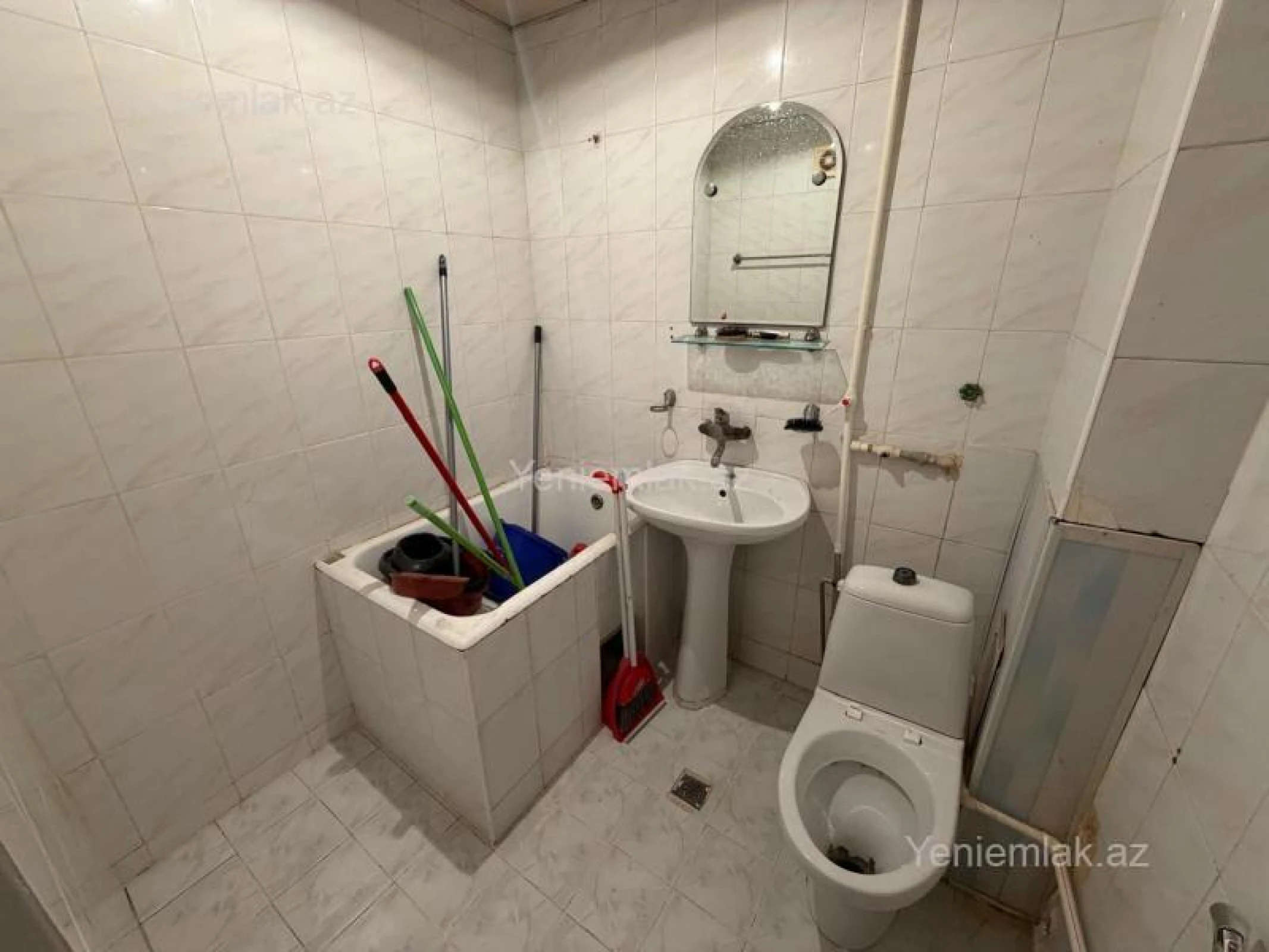 Satılır 4 otaqlı köhnə tikili 110 m²