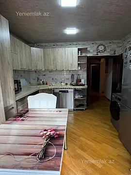 Satılır 4 otaqlı köhnə tikili 80 m²