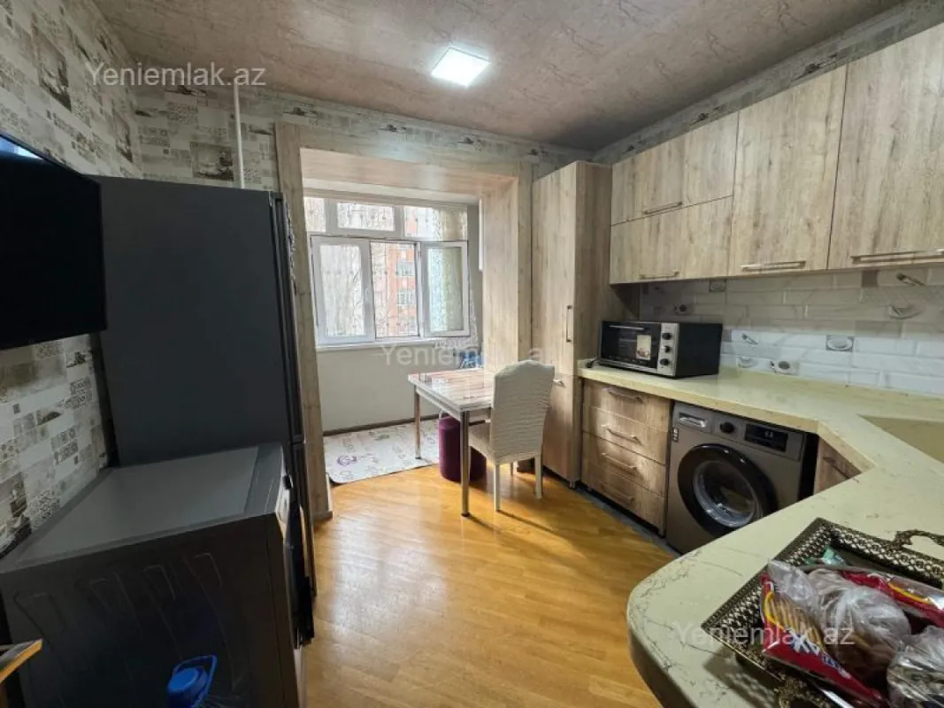 Satılır 4 otaqlı köhnə tikili 80 m²
