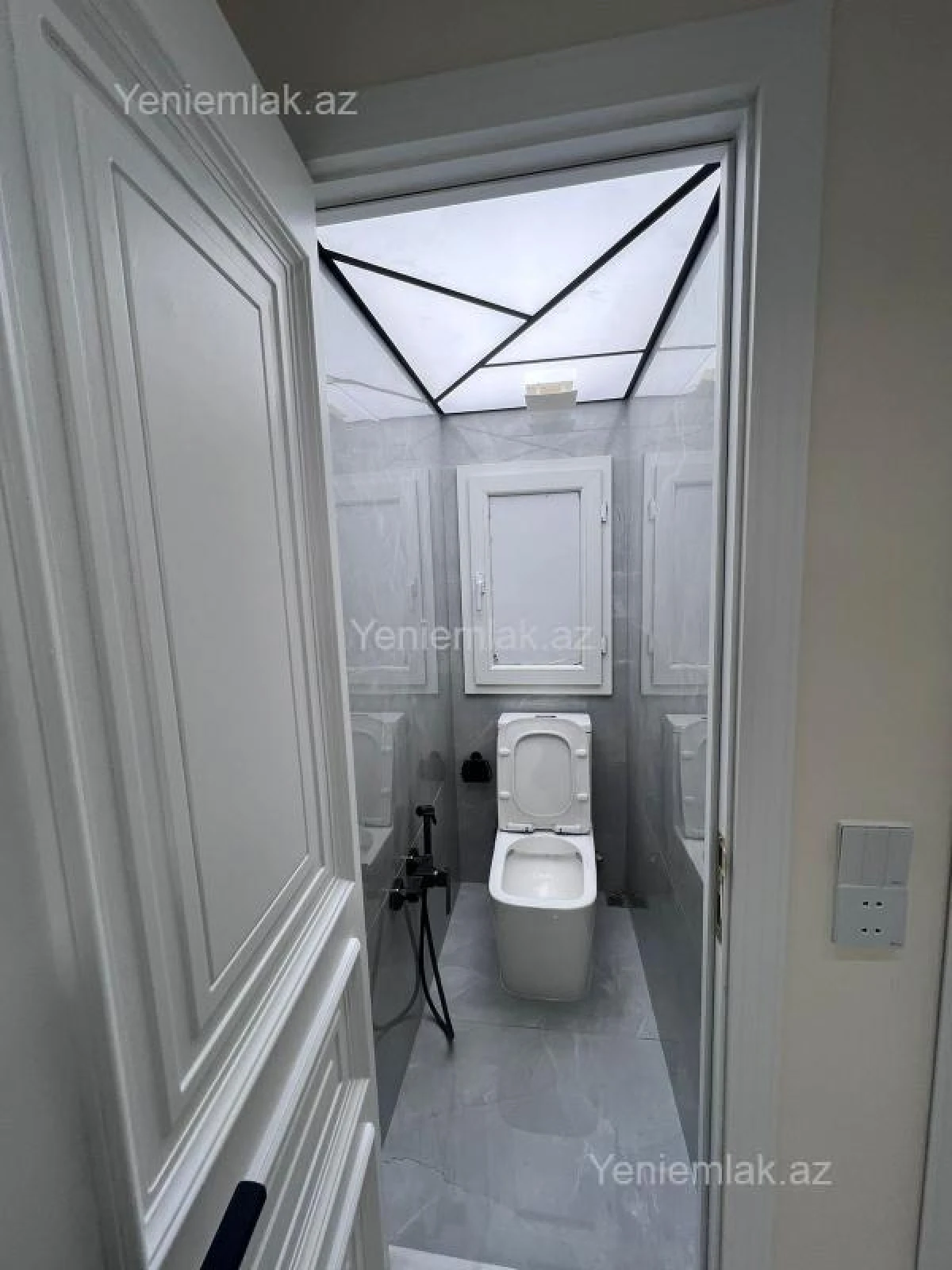 Satılır 4 otaqlı köhnə tikili 105 m²