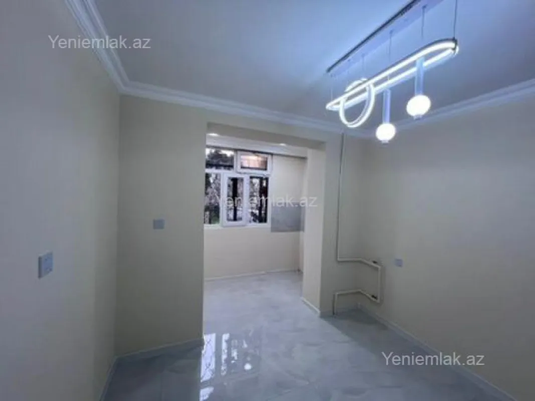 Satılır 4 otaqlı köhnə tikili 105 m²