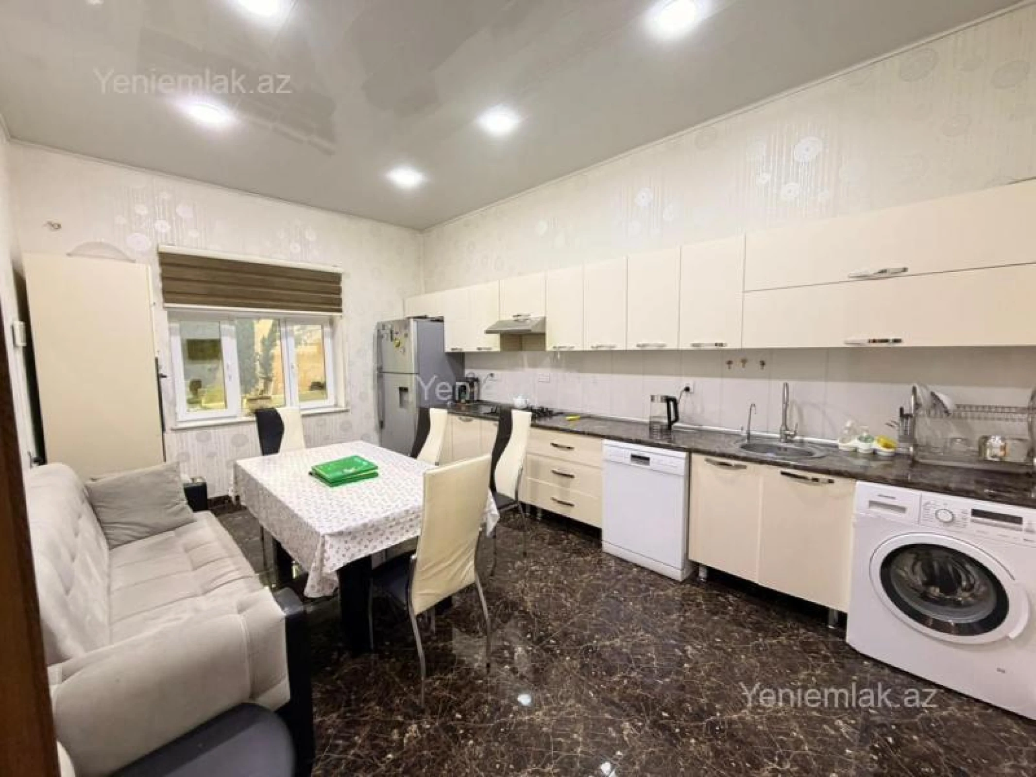 Satılır 5 otaqlı həyət evi 255 m²