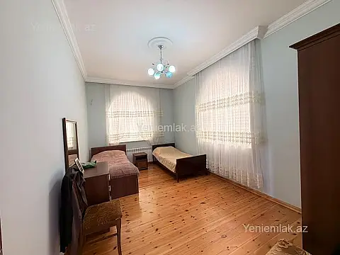 Satılır 5 otaqlı həyət evi 255 m²