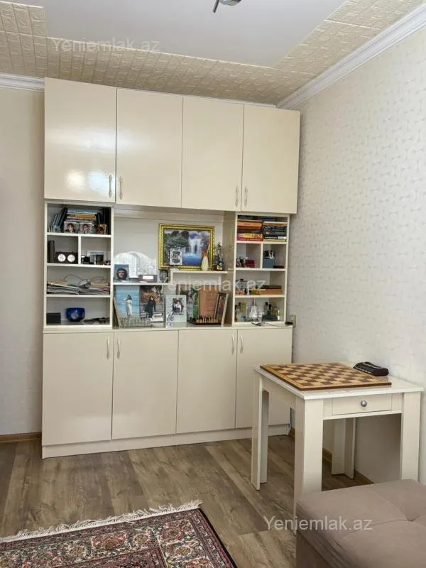 Satılır 2 otaqlı köhnə tikili 60 m²