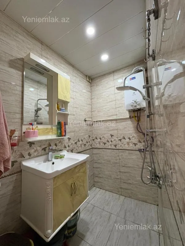 Satılır 2 otaqlı köhnə tikili 60 m²