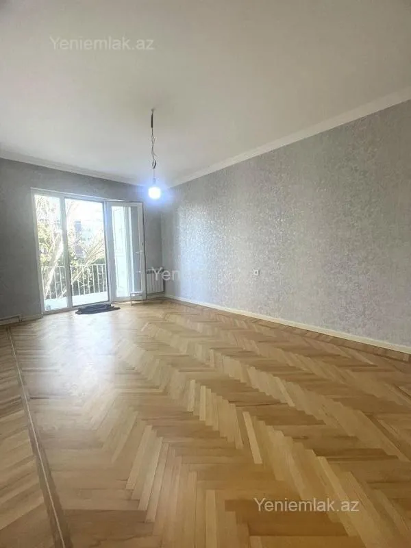 Satılır 3 otaqlı köhnə tikili 90 m²