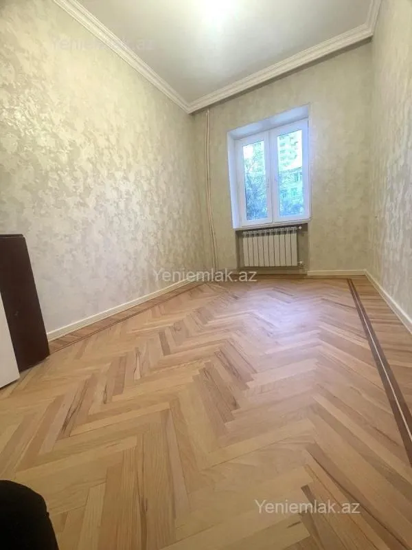 Satılır 3 otaqlı köhnə tikili 90 m²