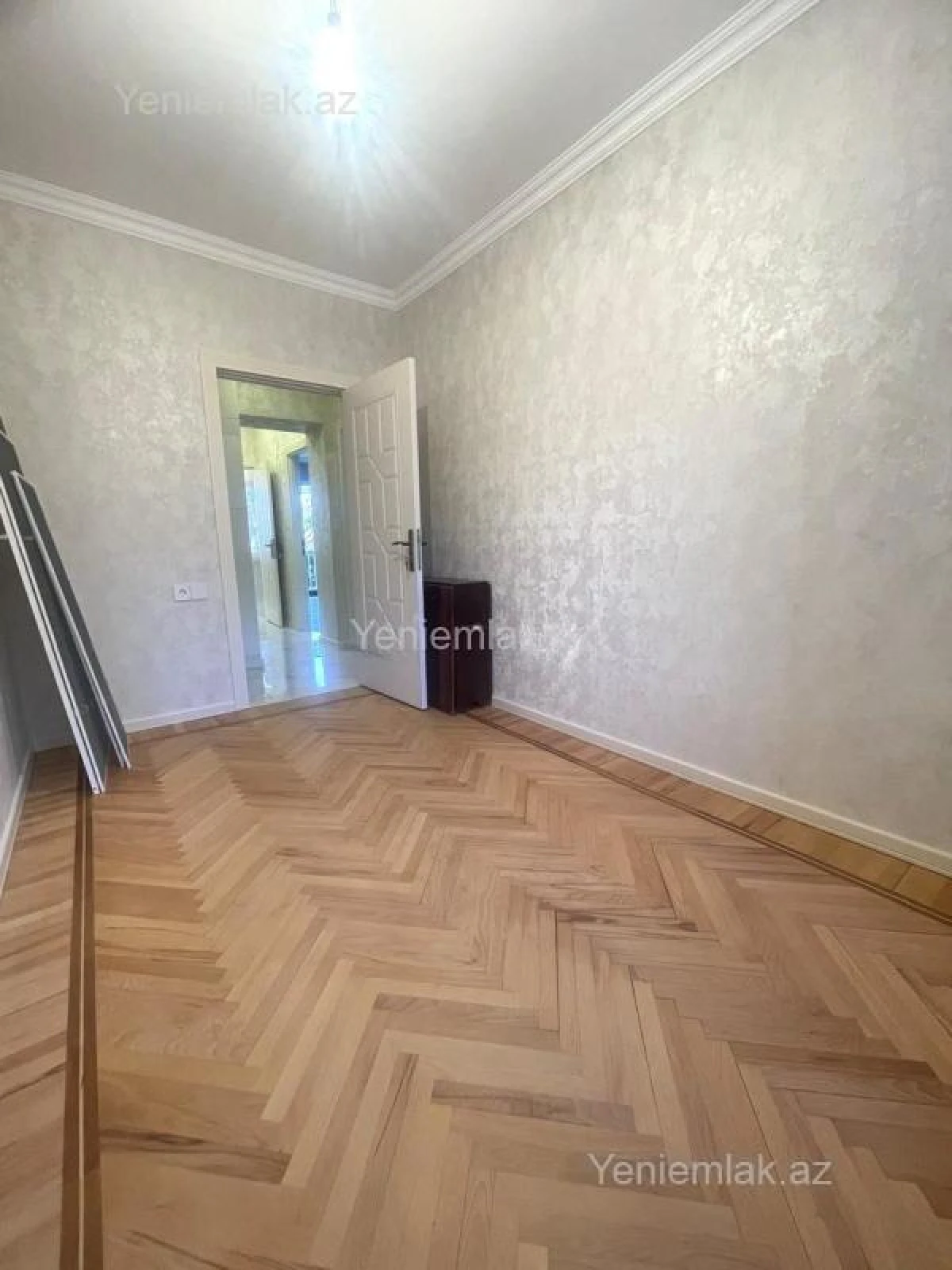 Satılır 3 otaqlı köhnə tikili 90 m²