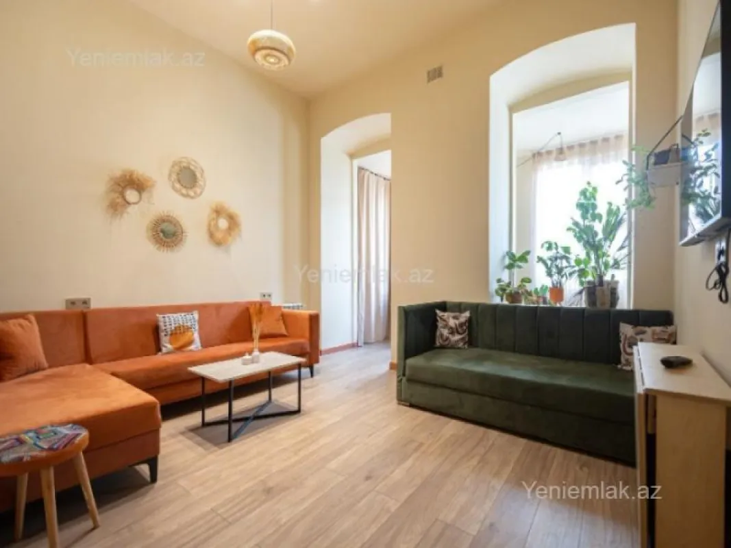 Satılır 3 otaqlı köhnə tikili 100 m²