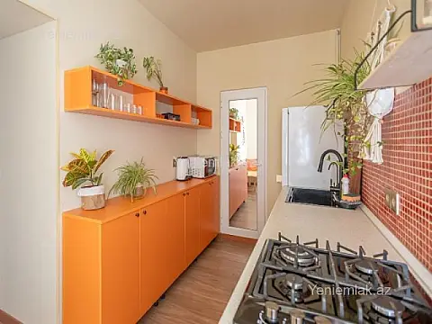 Satılır 3 otaqlı köhnə tikili 100 m²