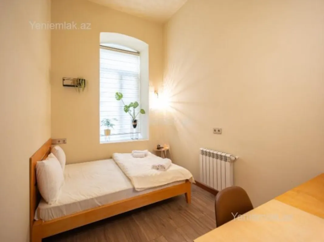 Satılır 3 otaqlı köhnə tikili 100 m²