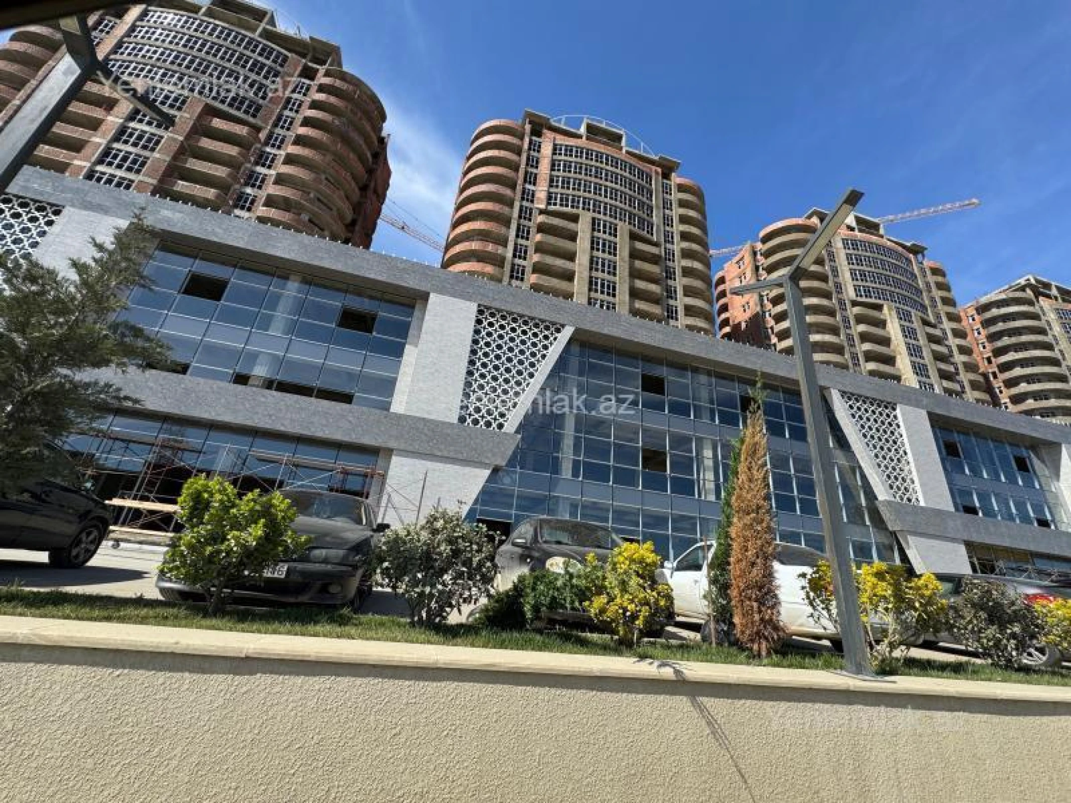 Satılır 2 otaqlı yeni tikili 101 m²