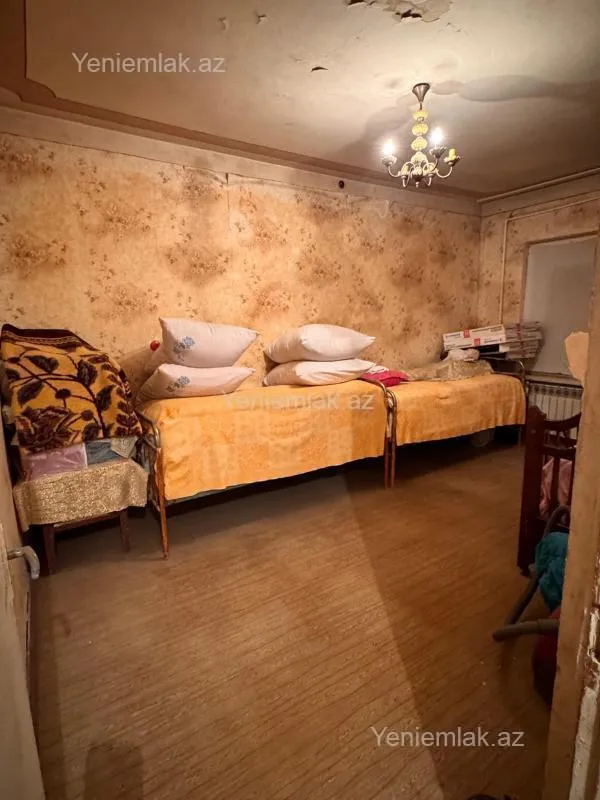 Satılır 4 otaqlı köhnə tikili 120 m²