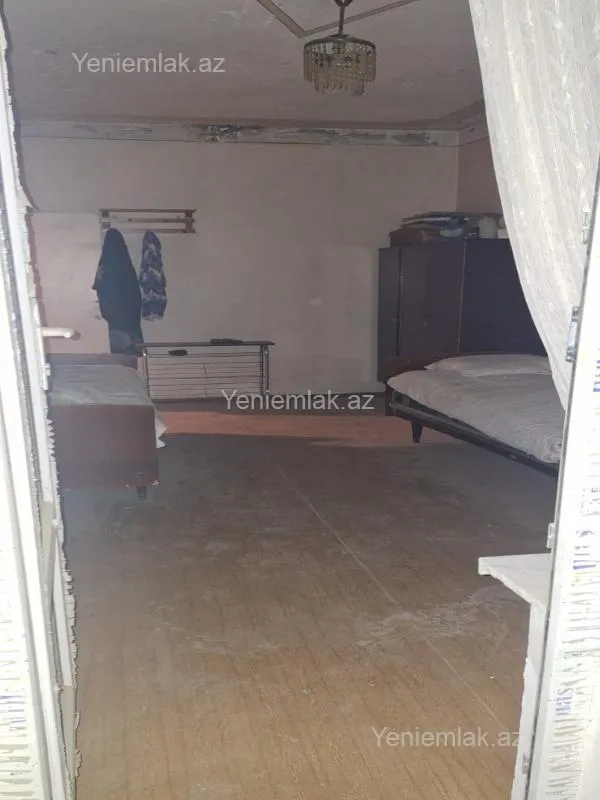 Satılır 4 otaqlı köhnə tikili 120 m²