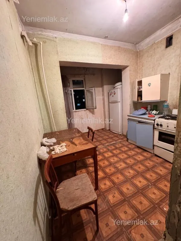 Satılır 4 otaqlı köhnə tikili 120 m²