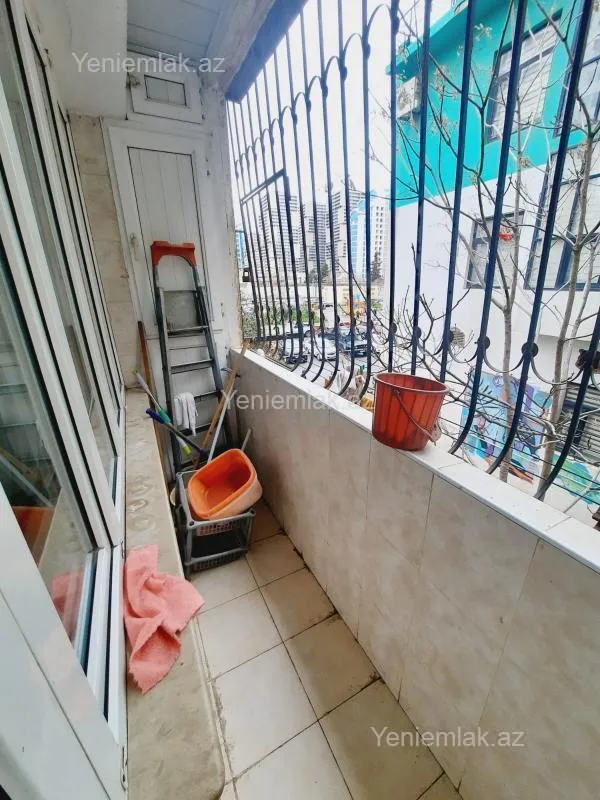 Satılır 3 otaqlı köhnə tikili 80 m²