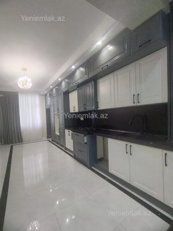 Satılır 4 otaqlı yeni tikili 215 m²
