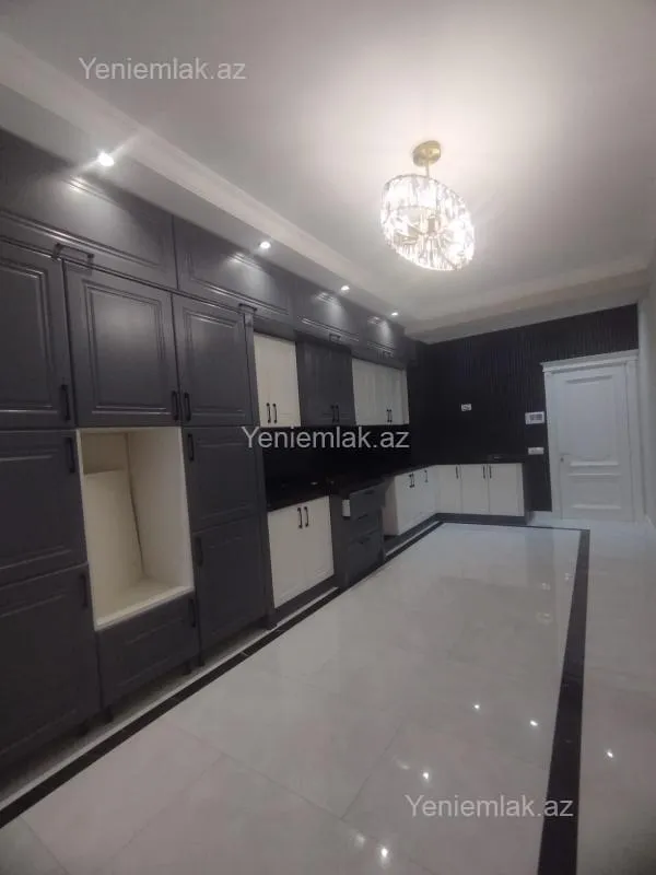 Satılır 4 otaqlı yeni tikili 215 m²