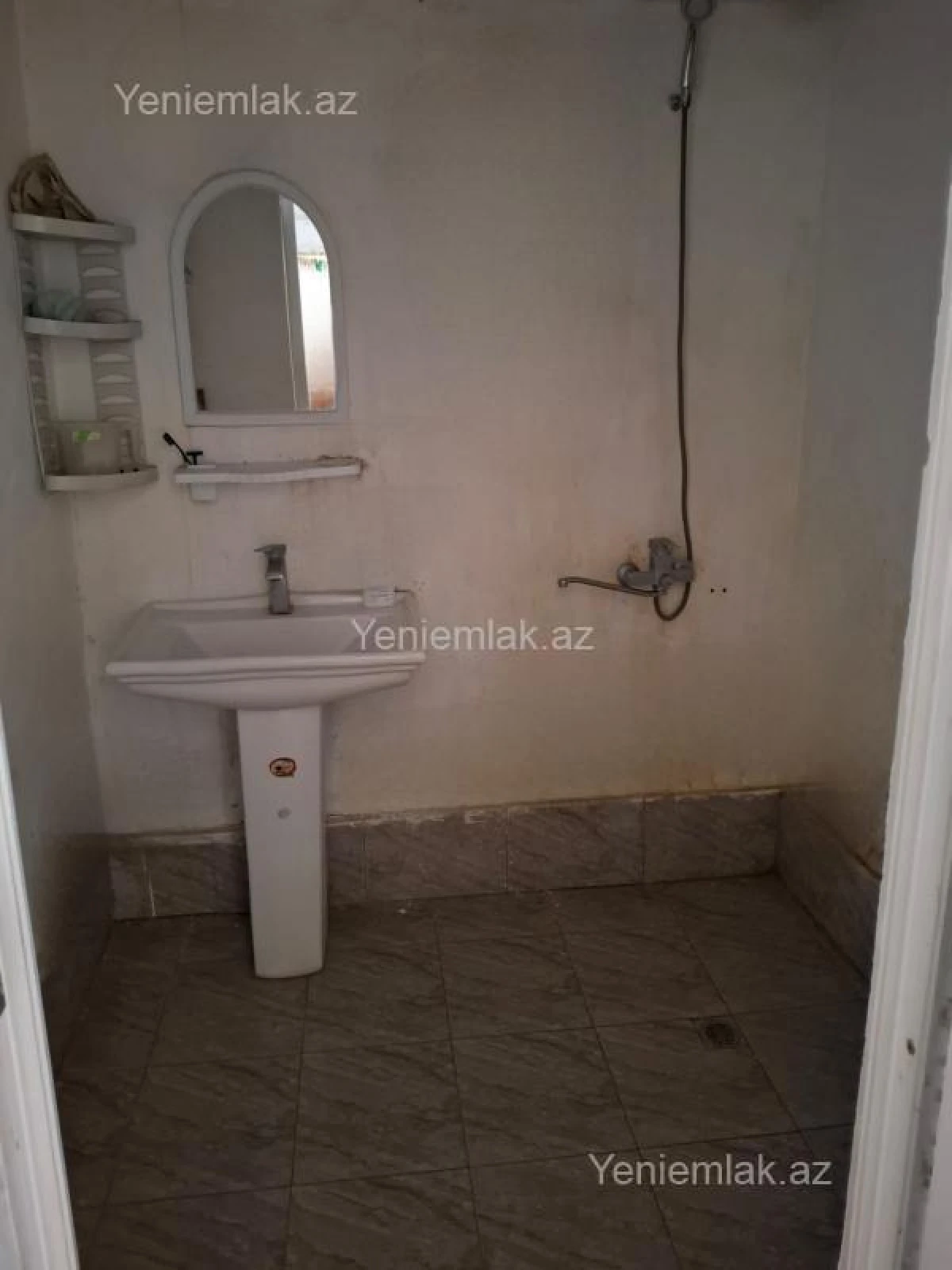 Satılır 4 otaqlı həyət evi 200 m²