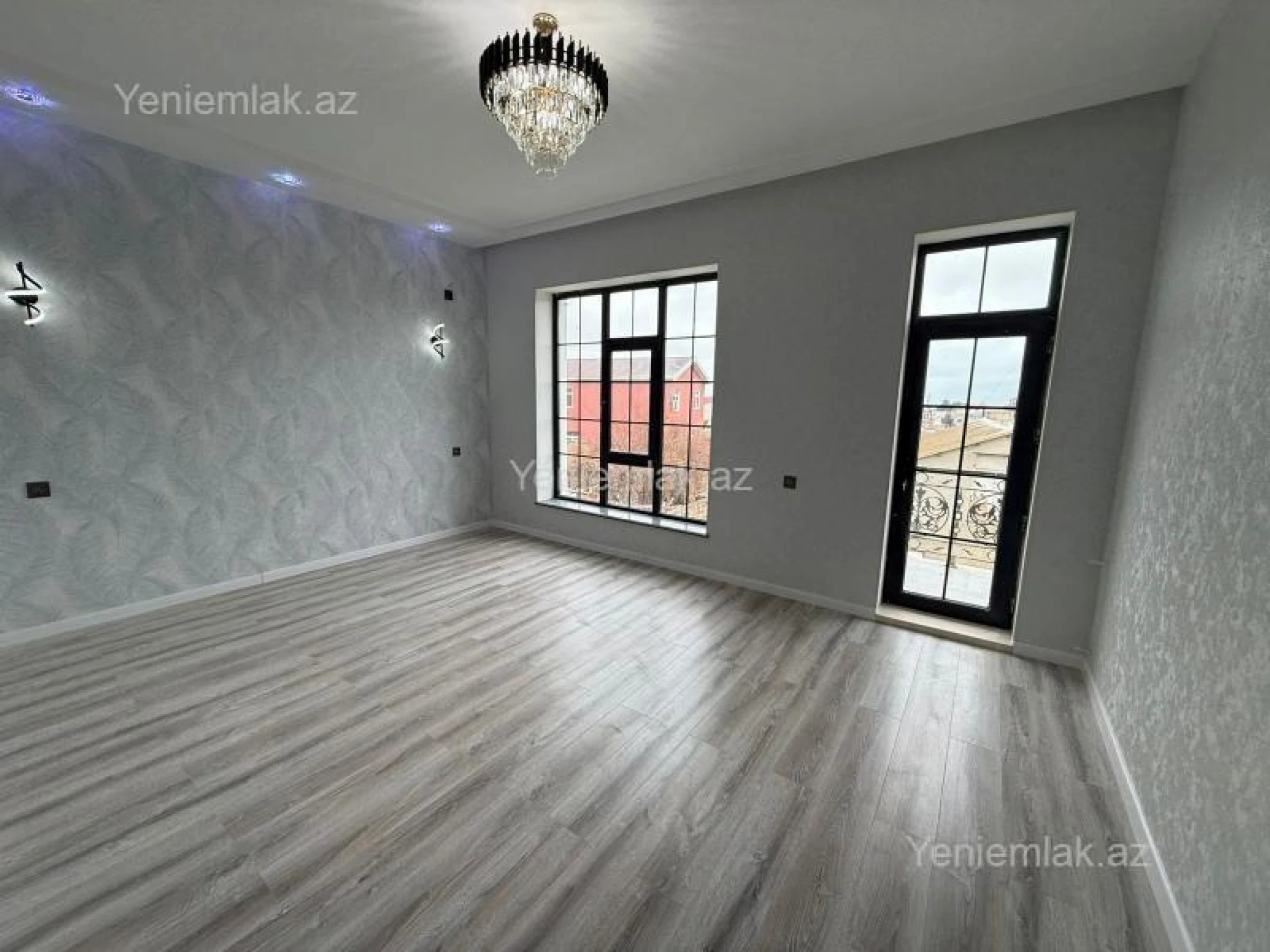 Satılır 5 otaqlı həyət evi 180 m²