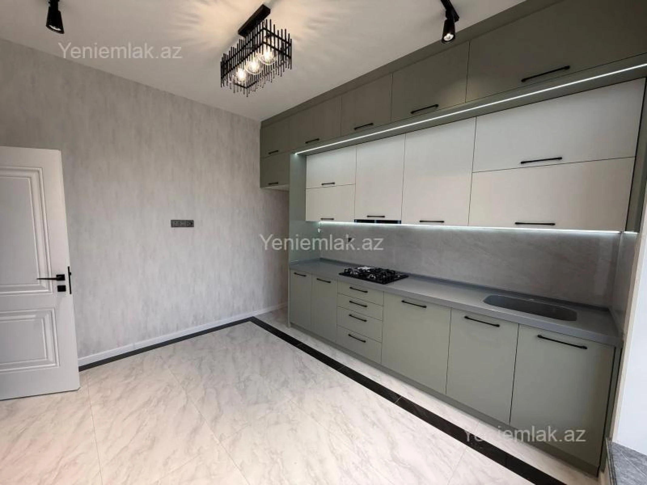 Satılır 5 otaqlı həyət evi 180 m²