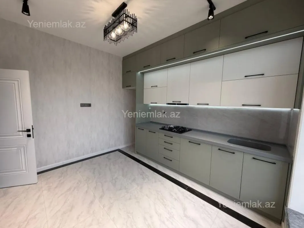 Satılır 5 otaqlı həyət evi 180 m²