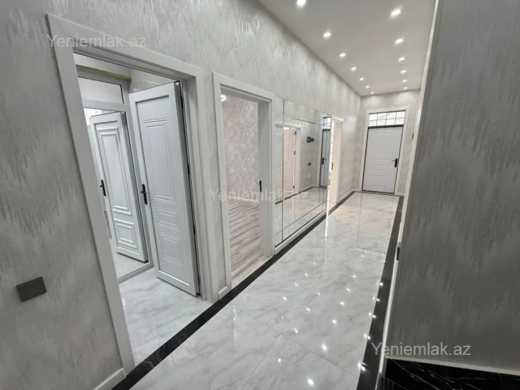 Satılır 5 otaqlı həyət evi 180 m²